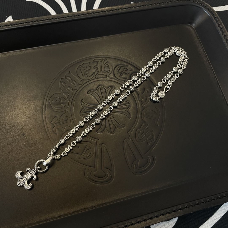 Ch**me He**ts necklaces